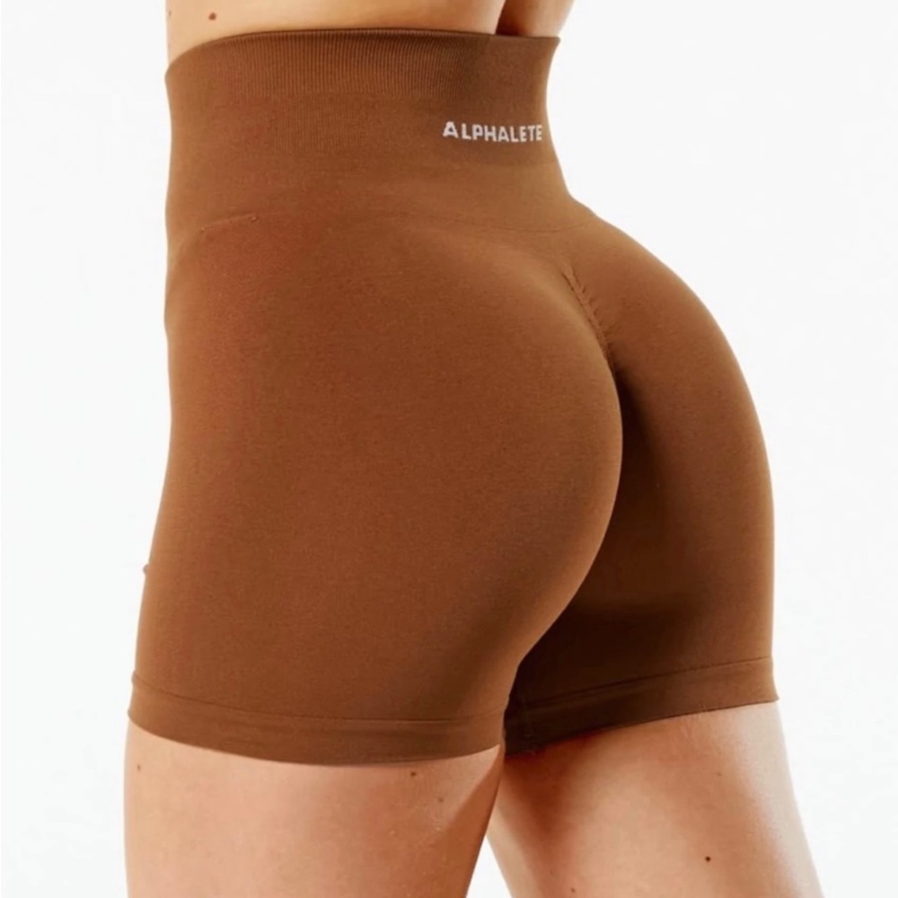 Alphalete Amplify Short 4.5” Butterscotch